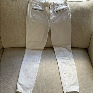 Gap White Skinny Jeans. Size 29 R.